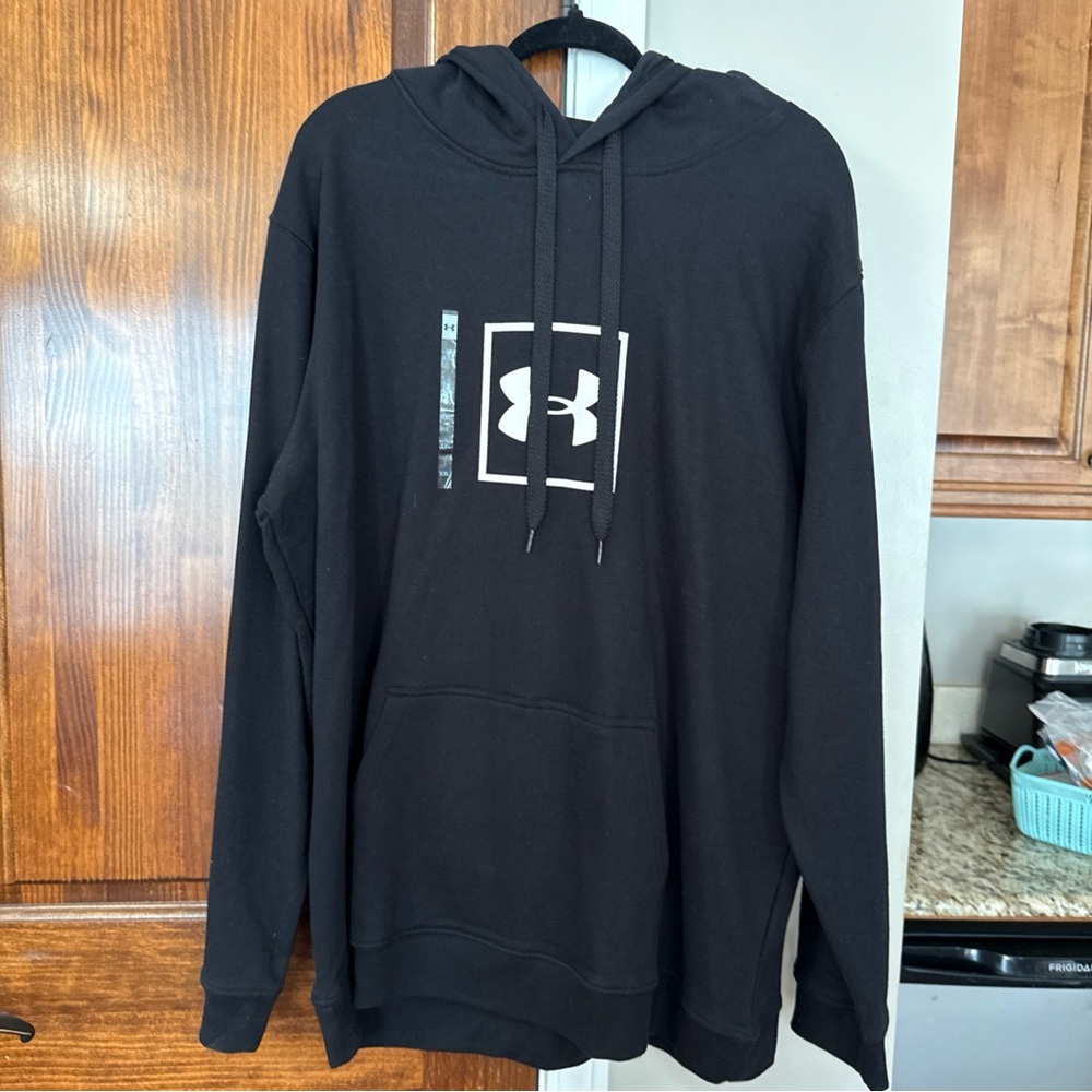 Under Armour Men's Black Pullover Hoodie